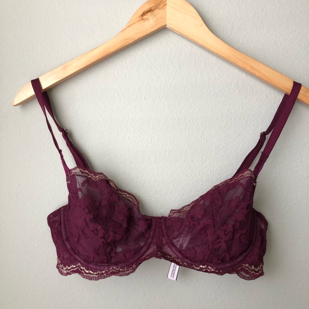 Sexy Victoria’s Secret maroon lace bra